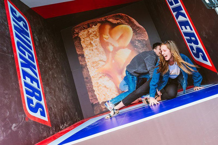 2500 прыжков с вершины фестиваля вместе со SNICKERS®