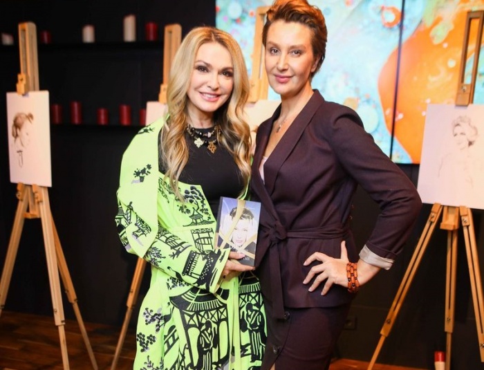 Снежана Егорова представила книгу-манифест «ОНА. Почему швейцарские ЧАСЫ всегда показывают точное ВРЕМЯ» 