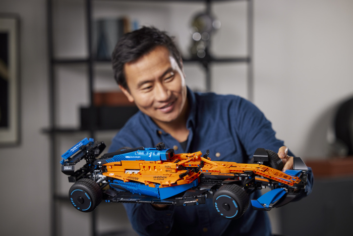 Компанія LEGO випускає новий перегоновий автомобіль LEGO® Technic McLaren Formula 1™