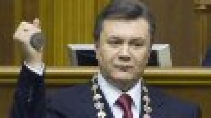 Янукович ветировал закон о введении биометрических паспортов