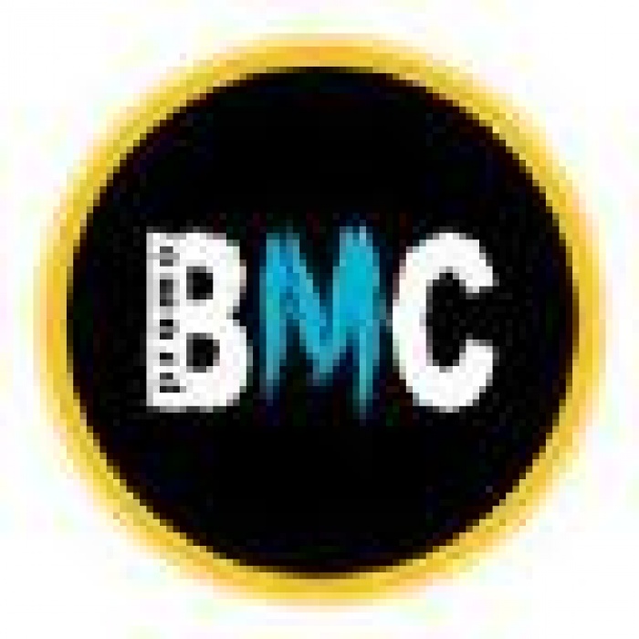 В центре Киева состоялся второй «Чемпионат по катанию на офисных стульях»