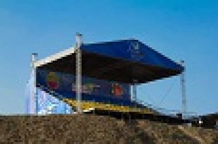 В честь 70-ти летия освобождения от фашистских захватчиков в Запорожье прошла масштабная   реконструкция эпизода боевого сражения советских войск в октябре 43-го года